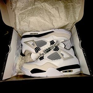 Jordan 4s
